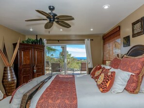 4 slaapkamers, een bureau, een strijkplank/strijkijzer, gratis wifi