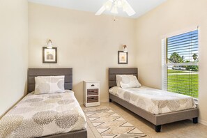 4 habitaciones, tabla de planchar con plancha, wifi y ropa de cama 