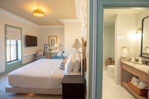 Habitació superior, 1 llit de matrimoni gran | Llençols de cotó egipci, roba de llit d'alta qualitat i minibar 