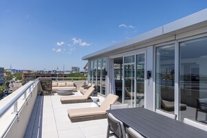 顶层房 (Redemption) | 露台