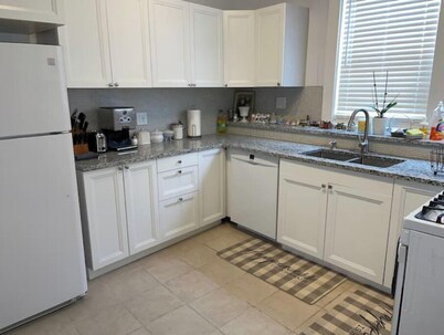 Relaxing, peaceful and quiet. 4 bedroom

