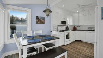 冰箱、微波炉、烤箱、炉灶