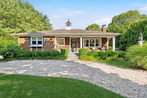 Exterior - Cedar-shake Cottage, Heated pool and Gardens (Southold)