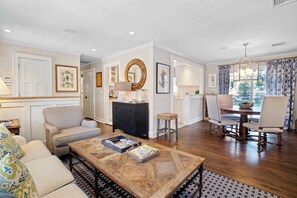 TV - Steves Place Heated Pool, 3BR Southold Home (Southold)