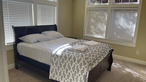 4 bedrooms, iron/ironing board, free WiFi, bed sheets