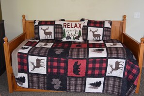 3 bedrooms, bed sheets - Stunning, Serene Cabin Retreat Nestled in the Mountains of Mount Pleasant, UT (Mount Pleasant)