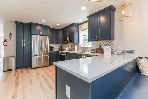 NEW HOME IN SEASIDE PARK SLEEPS 12!