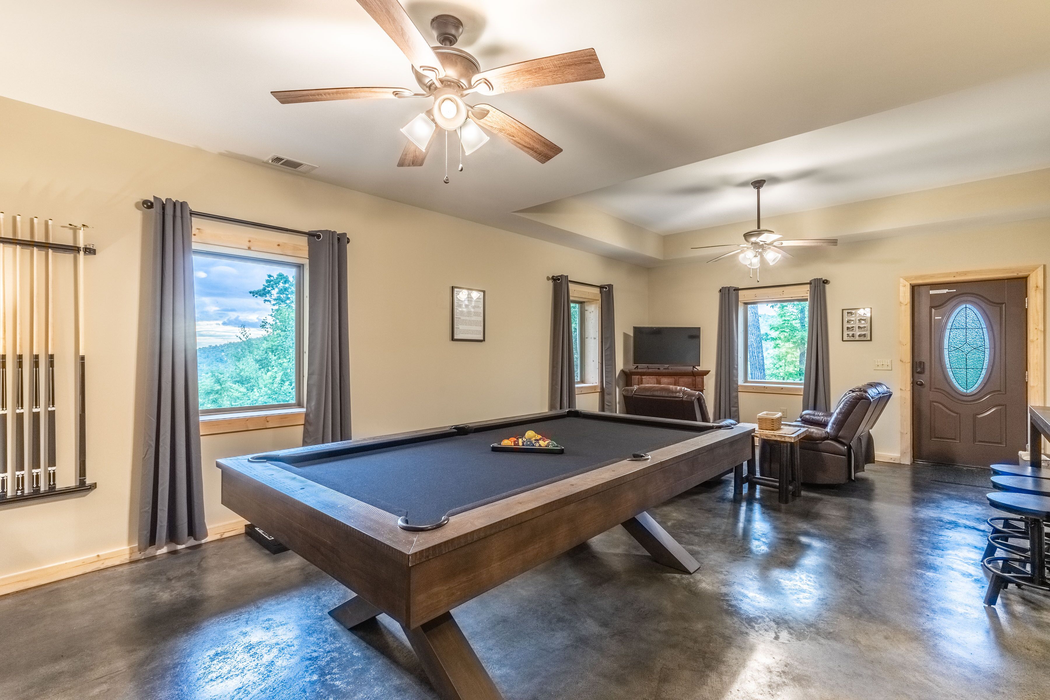 Bring your game and play on our 8ft competition pool table
