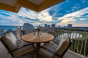 Apartamento, 1 cama de matrimonio grande con sofá cama (Luau I 7104) | Restaurante al aire libre