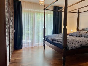 2 bedrooms, iron/ironing board, travel cot, free WiFi