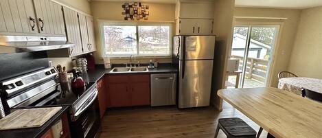 Refrigerador, microondas, horno, placa de cocina