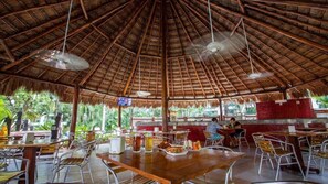 Outdoor dining - Exquisite Caribbean Studio near Beach with Crystal-Clear Waters (San Miguel de Cozumel)