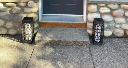 Folding Mountain Chalet - Jasper East