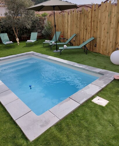 Maison paisible, 3 chambres climatisées à l'etage, piscine privée jardin clos 