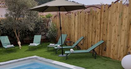 Maison paisible, 3 chambres climatisées à l'etage, piscine privée jardin clos