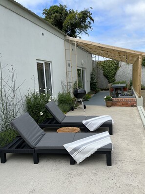 Outdoor dining - Garden Cottage on Tintern Trails (New Ross)