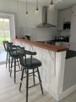Fridge, microwave, oven, stovetop - Garden Cottage on Tintern Trails (New Ross)