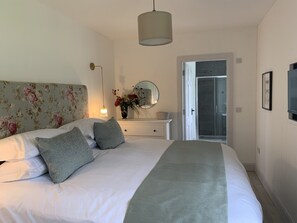 2 bedrooms, iron/ironing board, free WiFi, bed sheets - Garden Cottage on Tintern Trails (New Ross)
