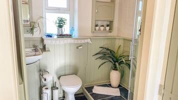 Feriehus | Badeværelse | Bruser