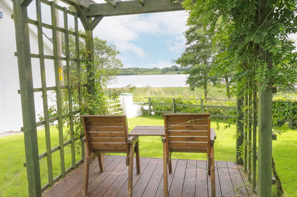 Lakeside Cottage
