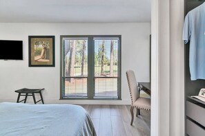 2 bedrooms, desk, iron/ironing board, WiFi