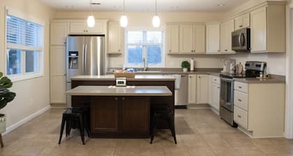 Beautiful 2 bedroom apartment, close to Canandaigua lake