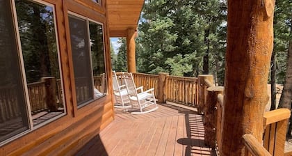 Gorgeous Chalet Cabin w/NEW HOT TUB near National Parks and loaded w'/Amenities!