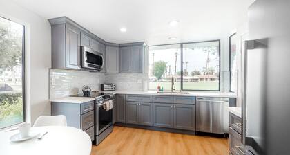 Golf Course Front Home with Shared Pool, Fast WiFi, Central AC, and Washer/Dryer