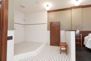 1 bedroom, WiFi, bed sheets - Private Workout Gym and Studio Apartment Historic (Yakima)