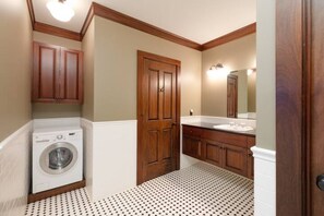 Interior - Private Workout Gym and Studio Apartment Historic (Yakima)