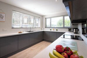 Microwave, oven, stovetop, dishwasher - Luxury Villa Windermere, UK,Thornbeck Manor,  Lake District (Windermere)