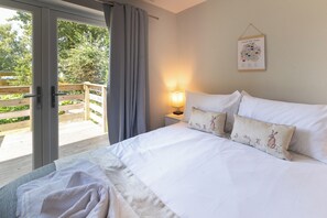 3 bedrooms, iron/ironing board, WiFi, bed sheets - Luxury Villa Windermere, UK,Thornbeck Manor,  Lake District (Windermere)