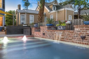 Alberca al aire libre y alberca climatizada