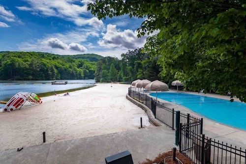 Pet Friendly Cabin: Hot Tub, Game Room, Fire Pits