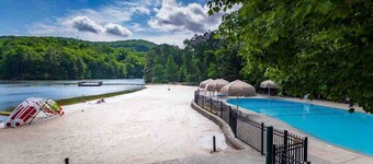 Pet Friendly Cabin: Hot Tub, Game Room, Fire Pits