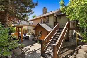Exterior - Experience luxury at Bluebird Day - Drake Escape, a spacious 4BR home in picturesque Bend, OR. (Bend)
