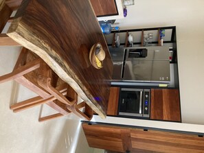 Refrigerador, horno, parrilla de estufa y cafetera y tetera 