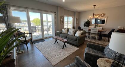 Beautiful Waterfront Condo with pool access. Spring Lake - Grand Haven area
