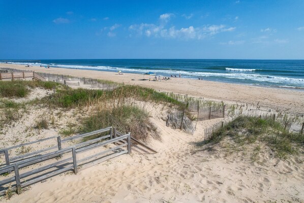 On the beach - 5823- Moonstruck, | Oceanfront | South Nags Head | Sleeps 13 (Nags Head)