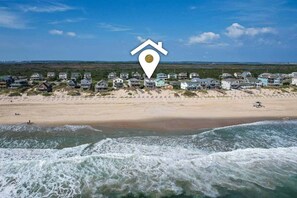 �على الشاطئ