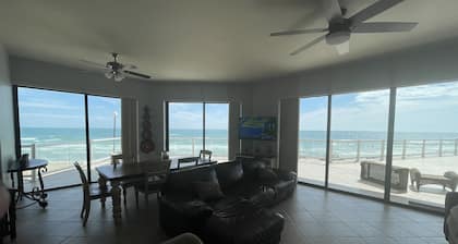 Diamante 108, Beach front 270 degree view The best Ground Floor at Las Palomas!!