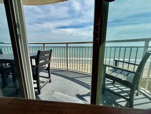 Outdoor dining - CRESCENT WAVE OCEANFRONT / PRIME Location (Myrtle Beach)