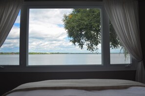 4 bedrooms, desk, iron/ironing board, free WiFi