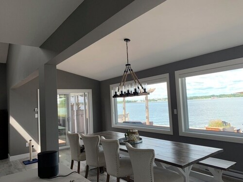 Beautiful Lakehouse in Price Edward County on the Bay of Quinte