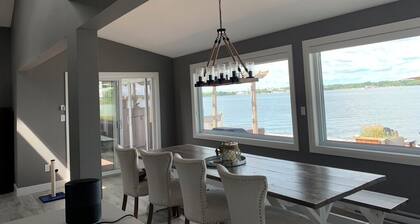 Beautiful Lakehouse in Price Edward County on the Bay of Quinte