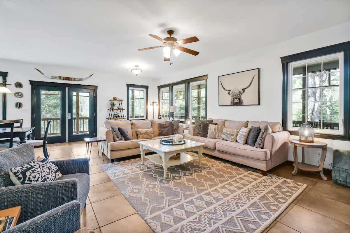 TV, fireplace, offices