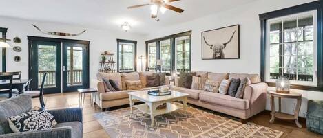 Fernseher, Kamin, Arbeitsbereiche