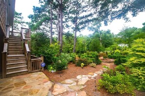 Property grounds - River Road Retreat - Heated Private Pool, Pond, Fi (Wilmington)