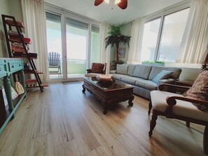 Smart TV, DVD player, table football, ping pong - Corner Condo Beach Club A310, K/Q/Q/Sleeper -Gulf Views Wifi Pools (Gulf Shores)