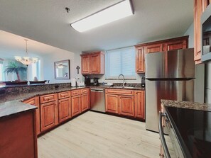 Fridge, microwave, oven, stovetop - Corner Condo Beach Club A310, K/Q/Q/Sleeper -Gulf Views Wifi Pools (Gulf Shores)